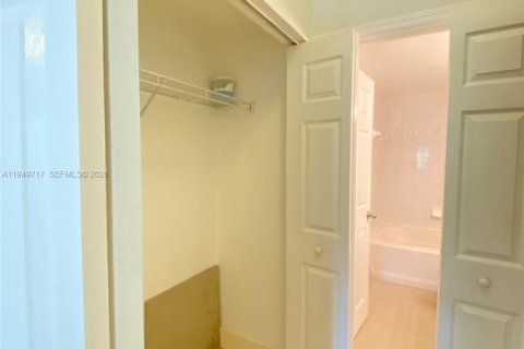 Снять в аренду кондоминиум в Мирамар, Флорида 2 спальни, 90.77м2, № 2005402 - фото 14