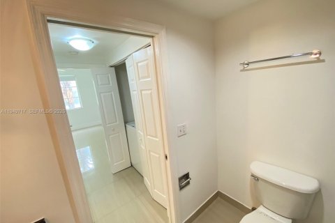 Снять в аренду кондоминиум в Мирамар, Флорида 2 спальни, 90.77м2, № 2005402 - фото 26