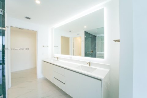Снять в аренду кондоминиум в Майами, Флорида 1 спальня, 98.38м2, № 1955554 - фото 10