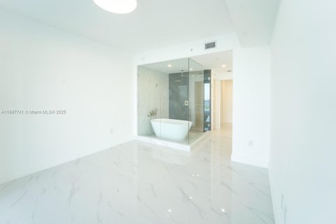 Снять в аренду кондоминиум в Майами, Флорида 1 спальня, 98.38м2, № 1955554 - фото 12