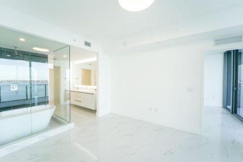 Снять в аренду кондоминиум в Майами, Флорида 1 спальня, 98.38м2, № 1955554 - фото 13