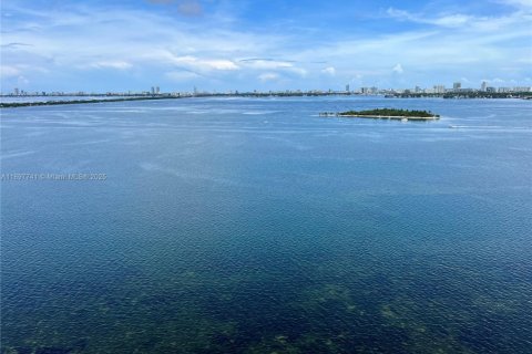 Снять в аренду кондоминиум в Майами, Флорида 1 спальня, 98.38м2, № 1955554 - фото 2