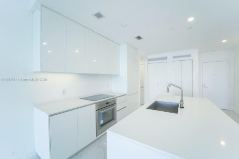 Снять в аренду кондоминиум в Майами, Флорида 1 спальня, 98.38м2, № 1955554 - фото 3
