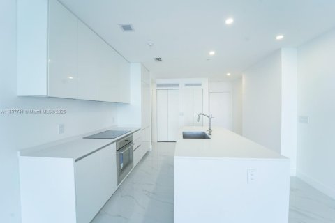 Снять в аренду кондоминиум в Майами, Флорида 1 спальня, 98.38м2, № 1955554 - фото 5