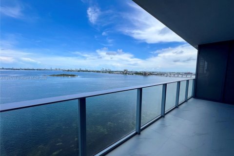 Снять в аренду кондоминиум в Майами, Флорида 1 спальня, 98.38м2, № 1955554 - фото 1