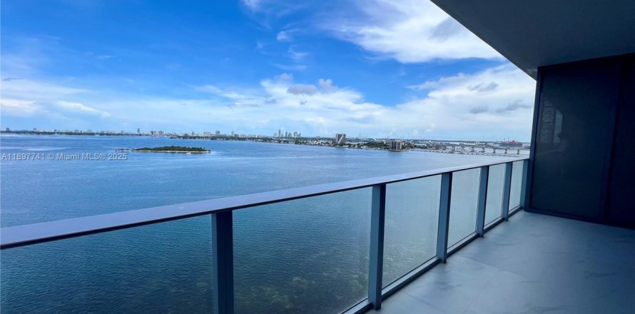 Кондоминиум с 1 спальней в Майами, Флорида № 1955554