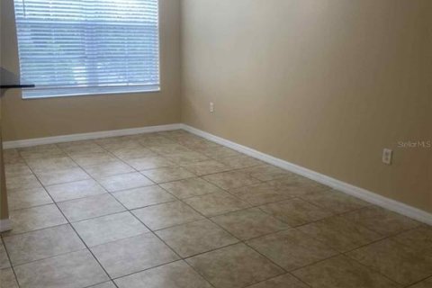 Adosado en alquiler en Brandon, Florida, 3 dormitorios, 178.09 m2 № 1879862 - foto 2