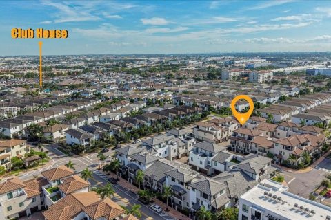Condo in Doral, Florida, 4 bedrooms  № 2399654 - photo 10