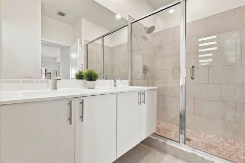 Condo in Doral, Florida, 4 bedrooms  № 2399654 - photo 29