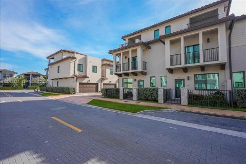 Condo in Doral, Florida, 4 bedrooms  № 2399654 - photo 2