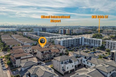 Condo in Doral, Florida, 4 bedrooms  № 2399654 - photo 7