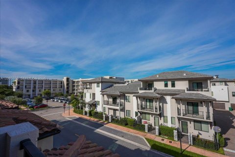 Condo in Doral, Florida, 4 bedrooms  № 2399654 - photo 11