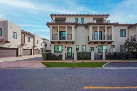 Condo in Doral, Florida, 4 bedrooms  № 2399654