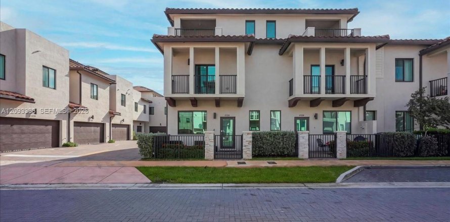 Condo in Doral, Florida, 4 bedrooms  № 2399654
