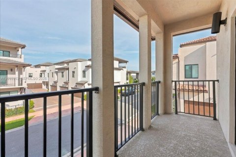Condo in Doral, Florida, 4 bedrooms  № 2399654 - photo 30