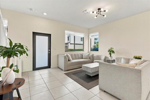 Condo in Doral, Florida, 4 bedrooms  № 2399654 - photo 12