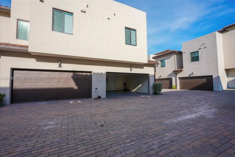 Condo in Doral, Florida, 4 bedrooms  № 2399654 - photo 5