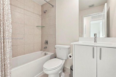 Condo in Doral, Florida, 4 bedrooms  № 2399654 - photo 25