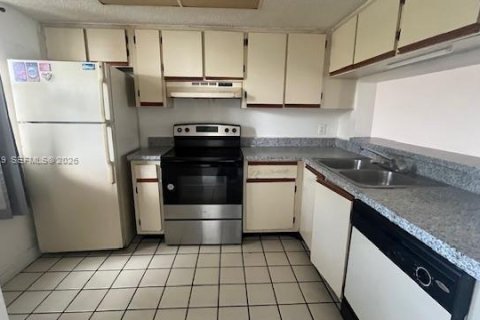 Купить кондоминиум в Форт-Лодердейл, Флорида 1 спальня, 65.22м2, № 1979884 - фото 16