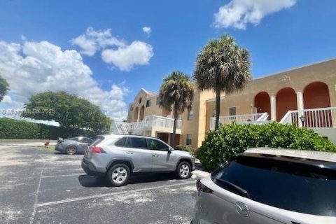 Купить кондоминиум в Форт-Лодердейл, Флорида 1 спальня, 65.22м2, № 1979884 - фото 3