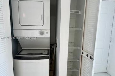 Купить кондоминиум в Форт-Лодердейл, Флорида 1 спальня, 65.22м2, № 1979884 - фото 7