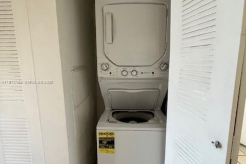 Купить кондоминиум в Форт-Лодердейл, Флорида 1 спальня, 65.22м2, № 1979884 - фото 17