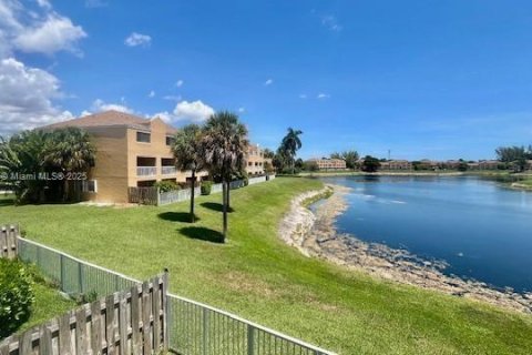 Купить кондоминиум в Форт-Лодердейл, Флорида 1 спальня, 65.22м2, № 1979884 - фото 4