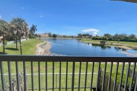 Кондоминиум с 1 спальней в Форт-Лодердейл, Флорида № 1979884