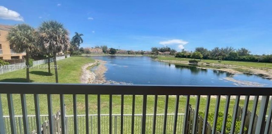 Кондоминиум с 1 спальней в Форт-Лодердейл, Флорида № 1979884