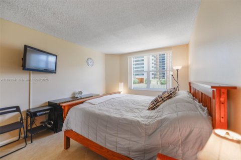Copropriété à louer à Hallandale Beach, Floride: 1 chambre, 80.82 m2 № 1946690 - photo 16