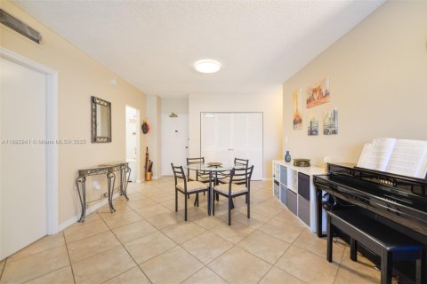 Copropriété à louer à Hallandale Beach, Floride: 1 chambre, 80.82 m2 № 1946690 - photo 10