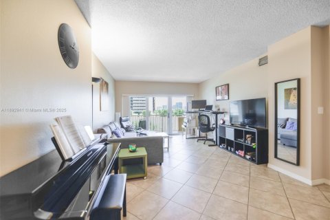 Copropriété à louer à Hallandale Beach, Floride: 1 chambre, 80.82 m2 № 1946690 - photo 6