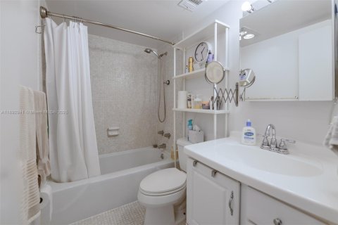 Copropriété à louer à Hallandale Beach, Floride: 1 chambre, 80.82 m2 № 1946690 - photo 17