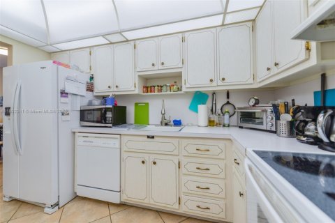 Copropriété à louer à Hallandale Beach, Floride: 1 chambre, 80.82 m2 № 1946690 - photo 13