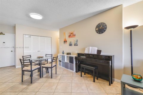 Copropriété à louer à Hallandale Beach, Floride: 1 chambre, 80.82 m2 № 1946690 - photo 9