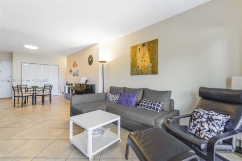 Copropriété à louer à Hallandale Beach, Floride: 1 chambre, 80.82 m2 № 1946690 - photo 8
