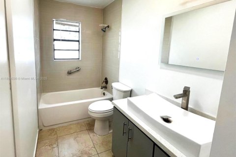 Touwnhouse à louer à Miami, Floride: 3 chambres, 137.59 m2 № 1941370 - photo 1