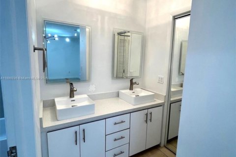 Touwnhouse à louer à Miami, Floride: 3 chambres, 137.59 m2 № 1941370 - photo 3