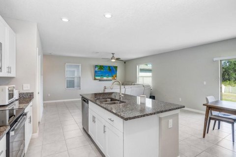 House in Wimauma, Florida 4 bedrooms, 177.81 sq.m. № 1413158 - photo 23