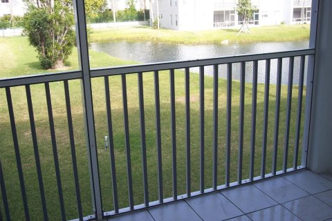 Condo in Dania Beach, Florida, 1 bedroom  № 2250323 - photo 15