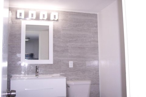 Condo in Dania Beach, Florida, 1 bedroom  № 2250323 - photo 4
