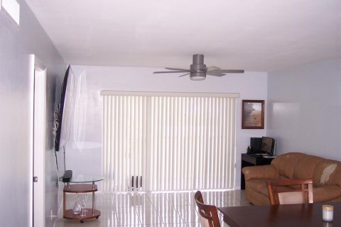 Condo in Dania Beach, Florida, 1 bedroom  № 2250323 - photo 2