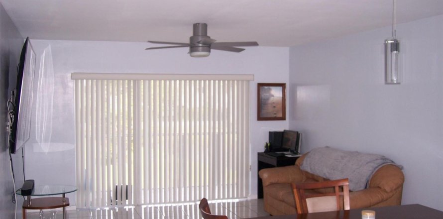 Condo in Dania Beach, Florida, 1 bedroom  № 2250323