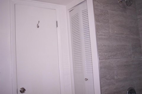 Condo in Dania Beach, Florida, 1 bedroom  № 2250323 - photo 28