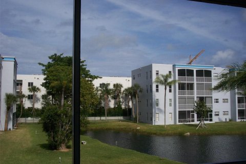 Condo in Dania Beach, Florida, 1 bedroom  № 2250323 - photo 16