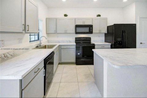 Touwnhouse à vendre à Florida City, Floride: 3 chambres, 136.19 m2 № 1940299 - photo 3