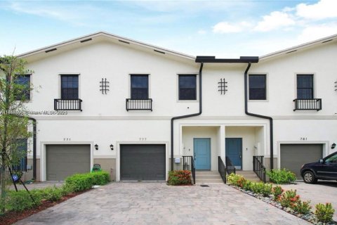 Touwnhouse à vendre à Florida City, Floride: 3 chambres, 136.19 m2 № 1940299 - photo 1