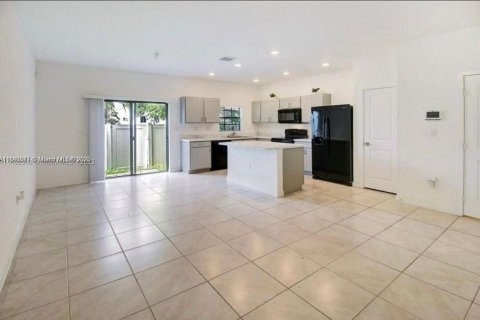 Touwnhouse à vendre à Florida City, Floride: 3 chambres, 136.19 m2 № 1940299 - photo 4