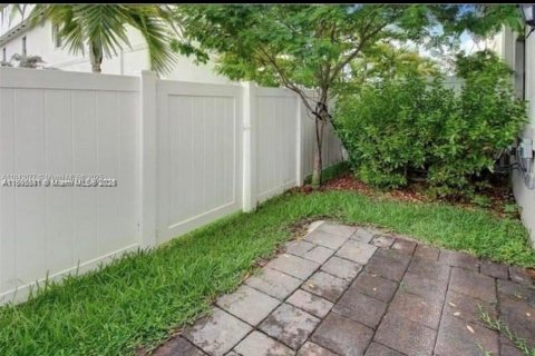 Touwnhouse à vendre à Florida City, Floride: 3 chambres, 136.19 m2 № 1940299 - photo 10