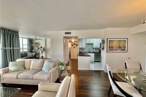 Condominio en venta en Hollywood, Florida, 2 dormitorios, 105.17 m2 № 2035123 - foto 16